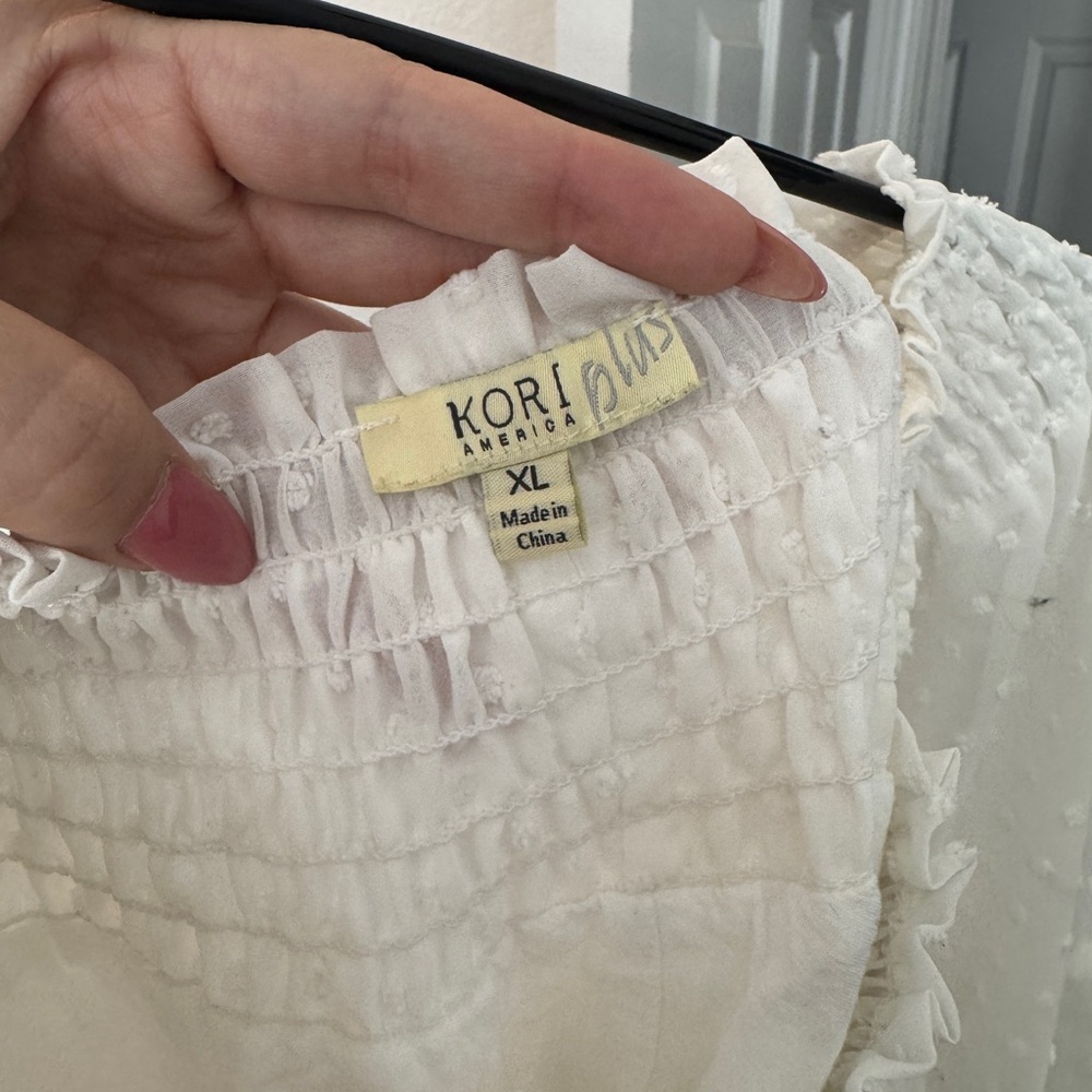 Kori White Textured Blouse size XL impressions online boutique - Picture 9 of 10